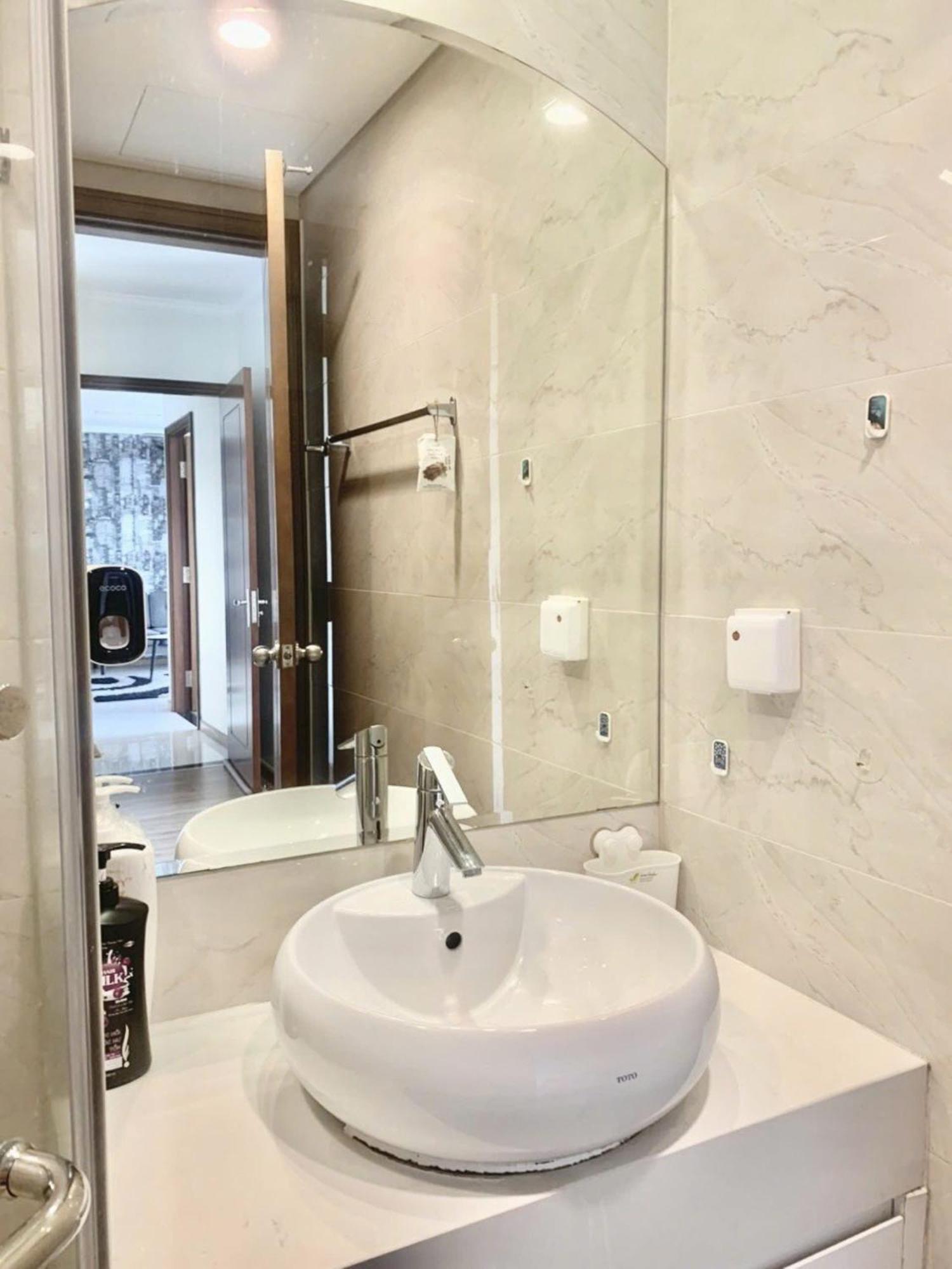Mott Haven Apart - Vinhomes Central Park, Landmark 81 Area & Ice Rink โฮจิมินห์ซิตี้ ภายนอก รูปภาพ